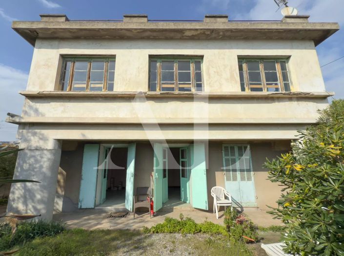 Image No.1-5 Bed House for sale
