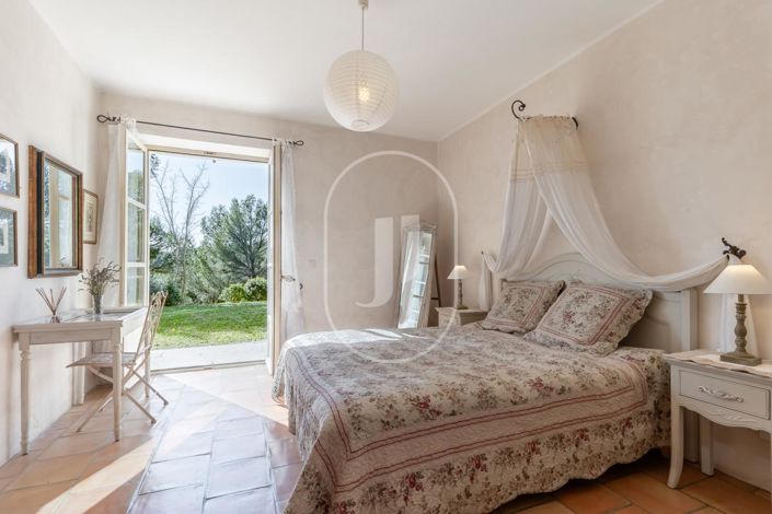 Image No.10-4 Bed House for sale