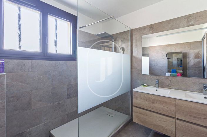 Image No.10-4 Bed House for sale