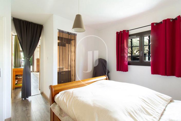 Image No.9-4 Bed House for sale