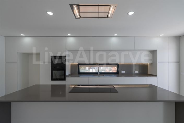 Image No.11-3 Bed House for sale