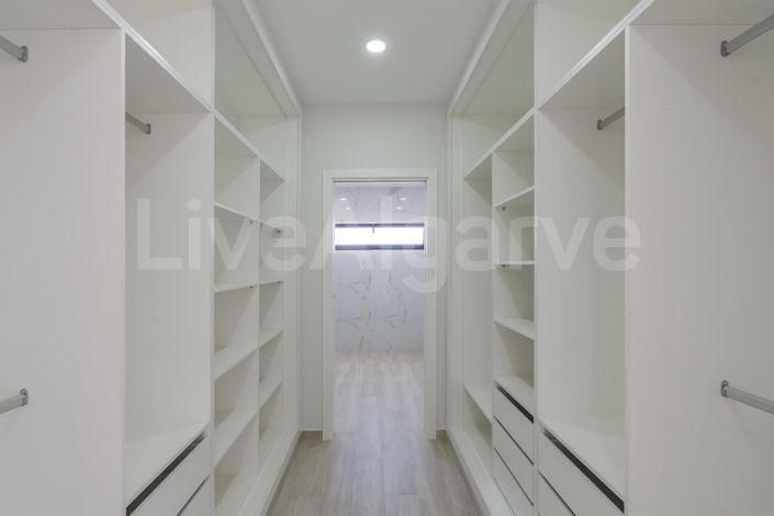 Image No.23-3 Bed House for sale