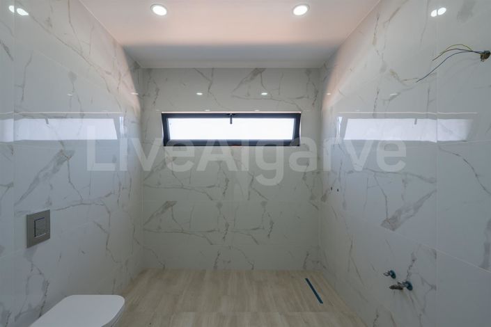 Image No.24-3 Bed House for sale