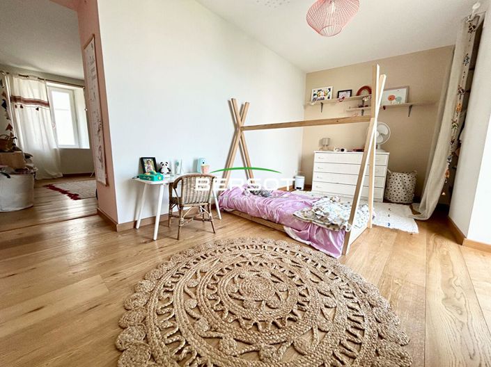 Image No.12-4 Bed House for sale