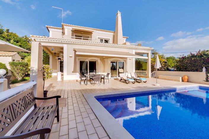 Image No.1-4 Bed House for sale