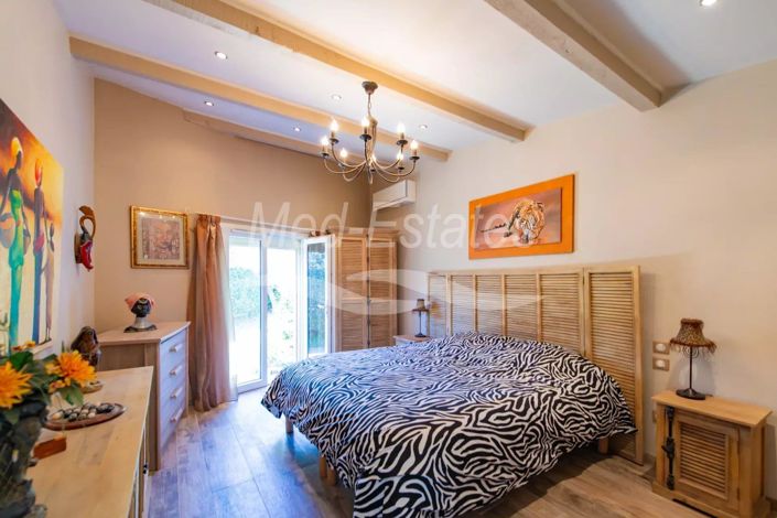 Image No.17-3 Bed House for sale