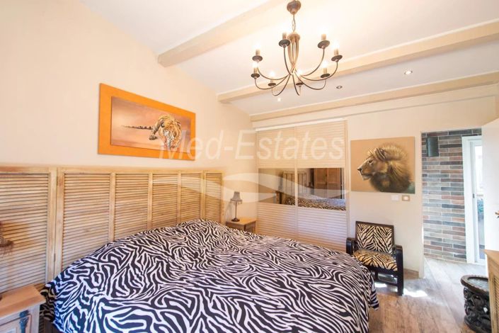 Image No.18-3 Bed House for sale