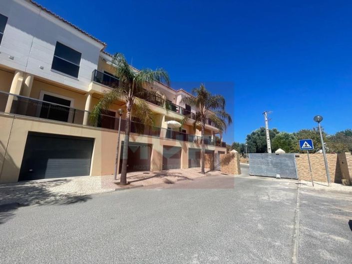 Image No.12-3 Bed Apartment for sale