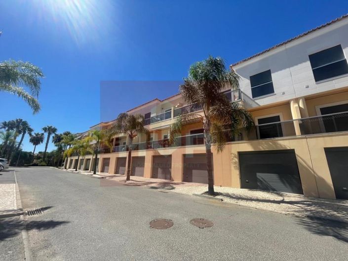 Image No.21-3 Bed Apartment for sale