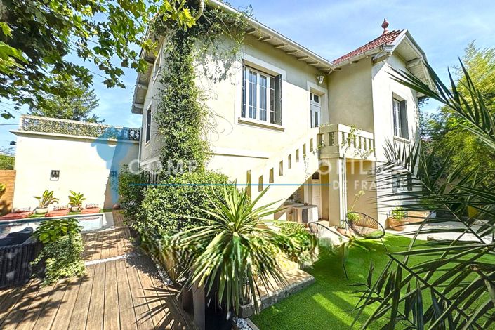 Image No.1-4 Bed House for sale