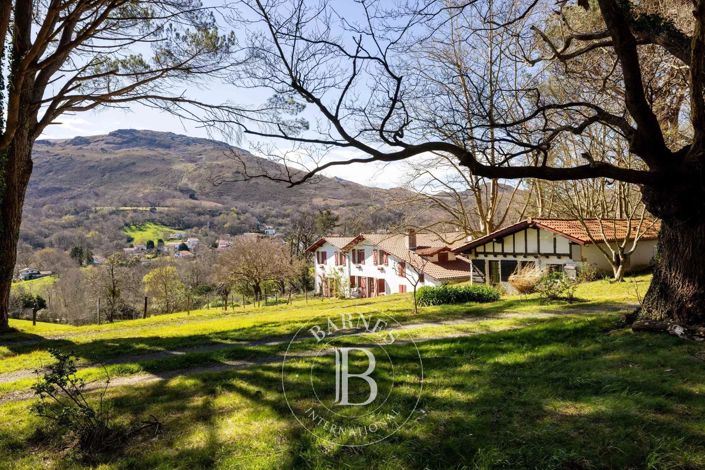 Image No.1-7 Bed House for sale