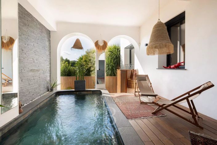 Image No.1-4 Bed House for sale