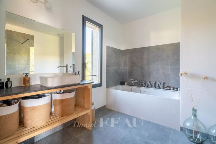 Image No.13-4 Bed House for sale