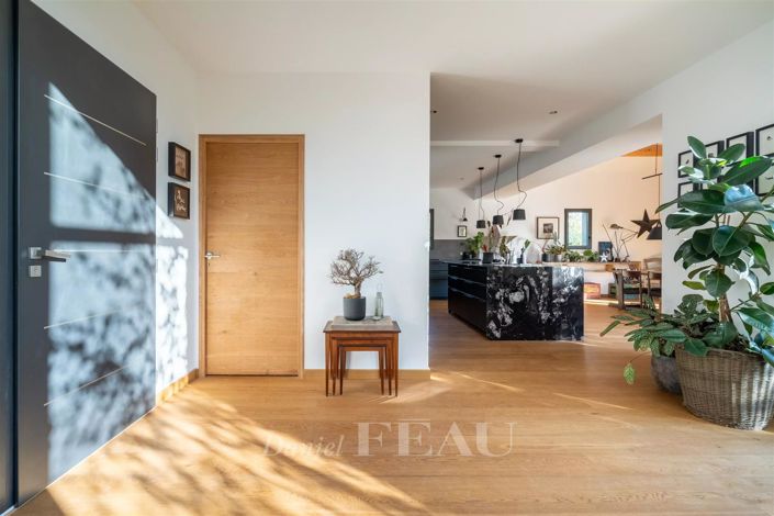 Image No.7-4 Bed House for sale