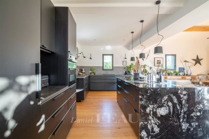 Image No.9-4 Bed House for sale