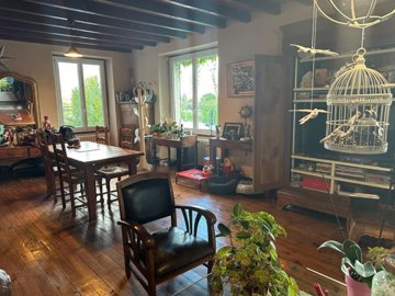 1 - Douelle, House