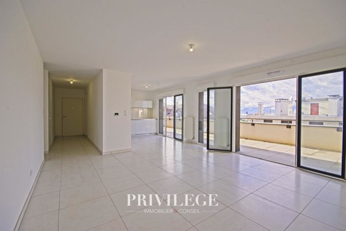 Image No.1-4 Bed Apartment for sale