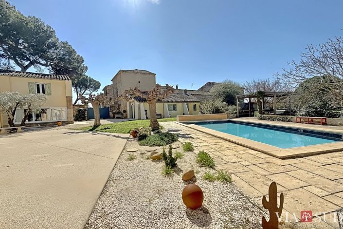 Image No.1-5 Bed Property for sale