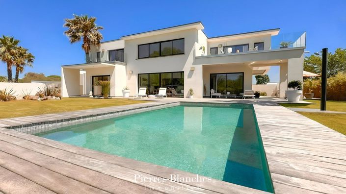 Image No.1-4 Bed House for sale