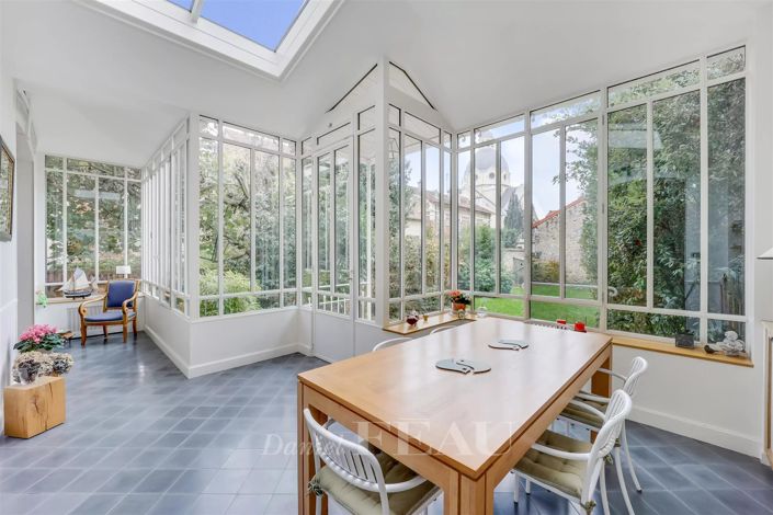 Image No.1-6 Bed House for sale