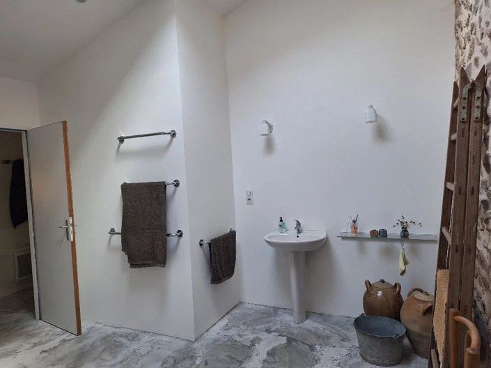 Image No.18-4 Bed House for sale