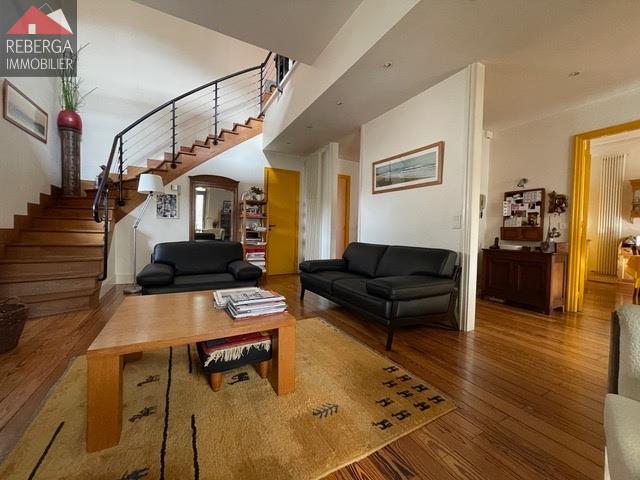 Image No.1-5 Bed House for sale