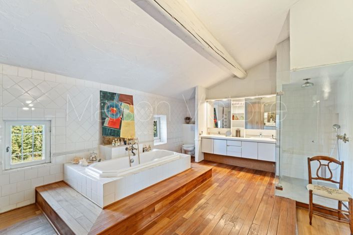 Image No.17-6 Bed House for sale