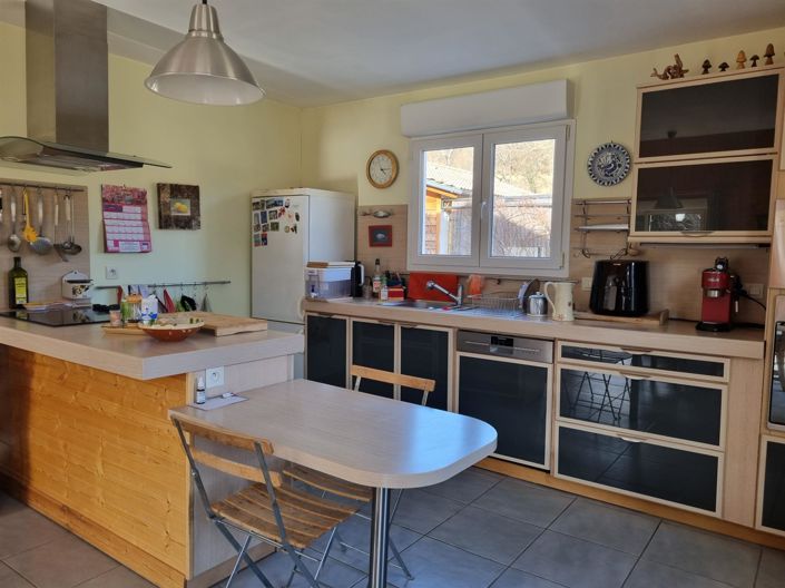 Image No.10-3 Bed House for sale