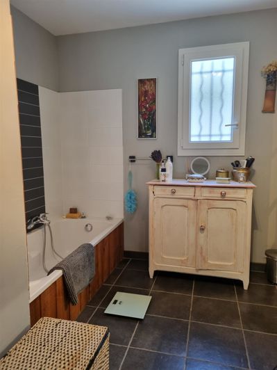 Image No.24-3 Bed House for sale