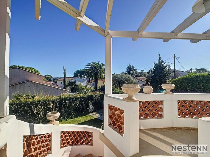 Image No.1-6 Bed House for sale