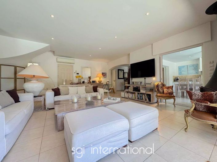 Image No.7-3 Bed House for sale