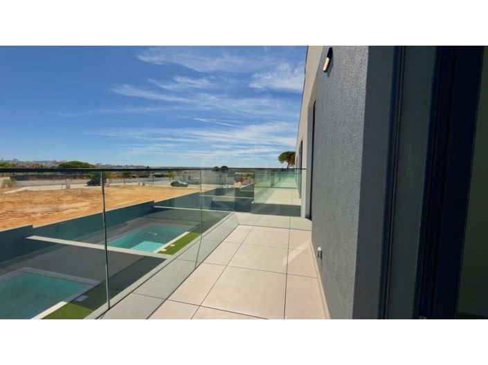 Image No.19-4 Bed House for sale