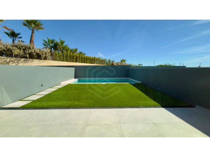 Image No.15-4 Bed House for sale