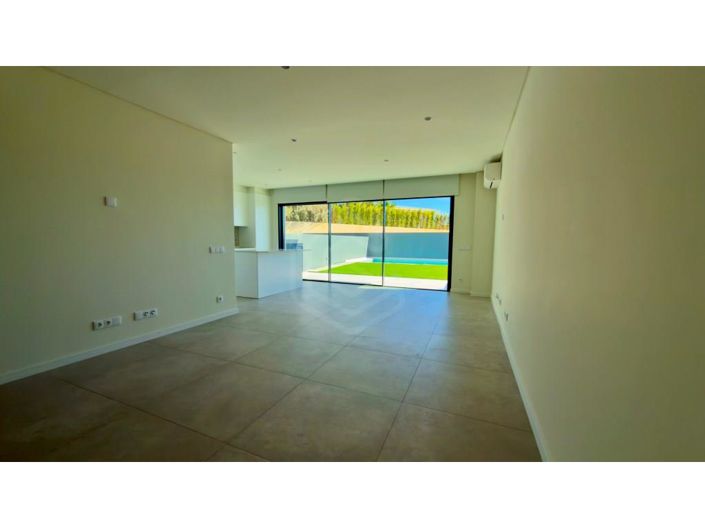 Image No.25-4 Bed House for sale