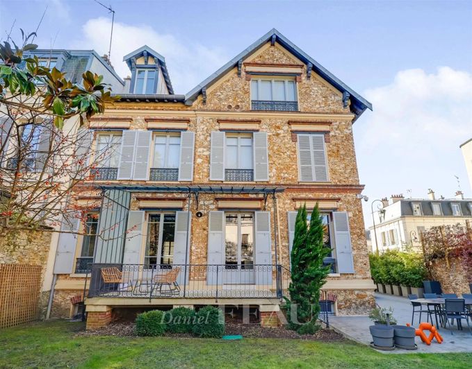 Image No.1-5 Bed House for sale