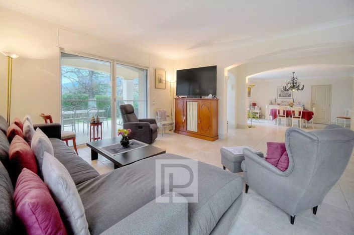 Image No.10-6 Bed House for sale