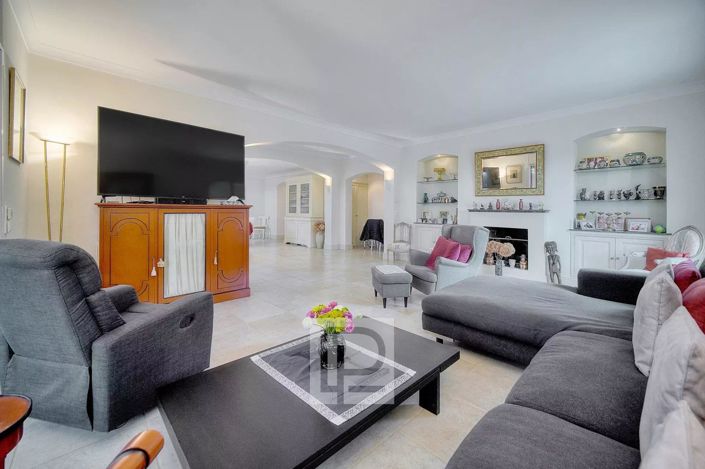 Image No.11-6 Bed House for sale