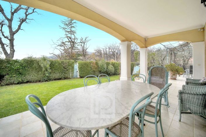 Image No.8-6 Bed House for sale