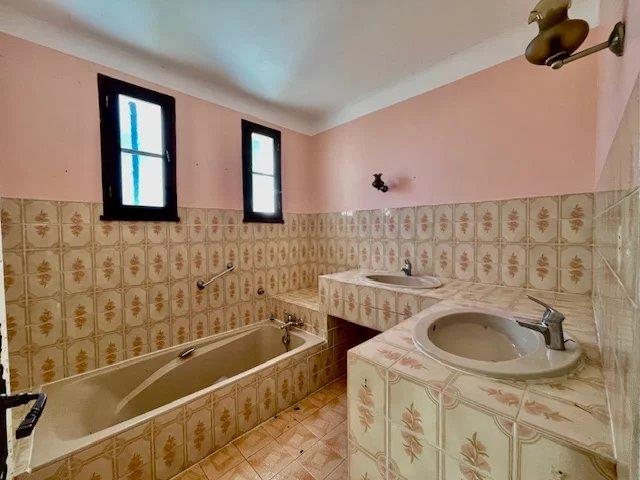 Image No.11-3 Bed House for sale