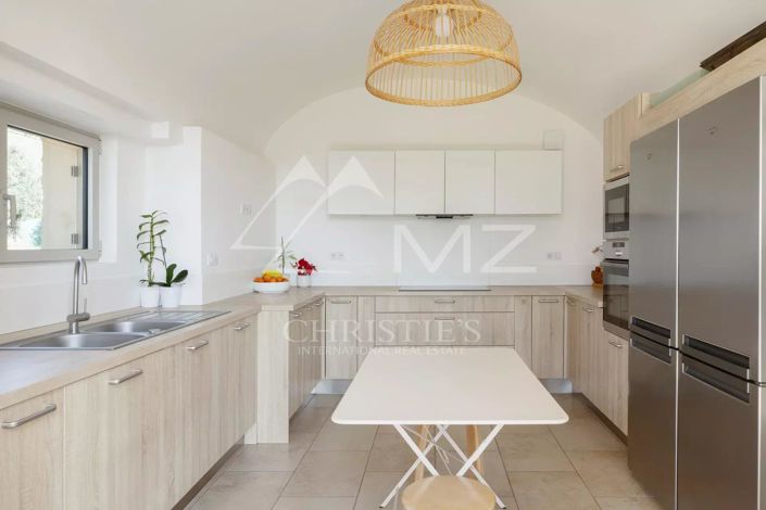 Image No.4-7 Bed House for sale