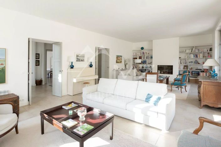 Image No.5-7 Bed House for sale