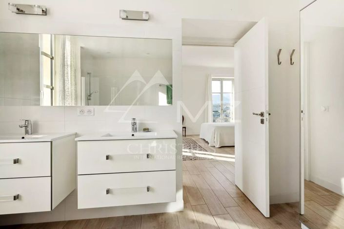 Image No.7-7 Bed House for sale