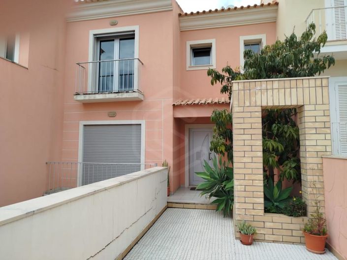 Image No.1-3 Bed House for sale
