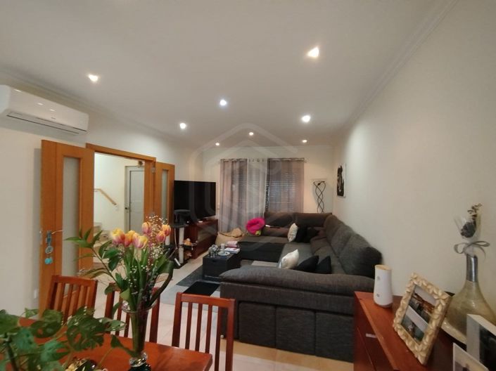 Image No.8-3 Bed House for sale