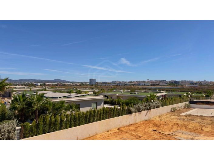 Image No.15-4 Bed House for sale