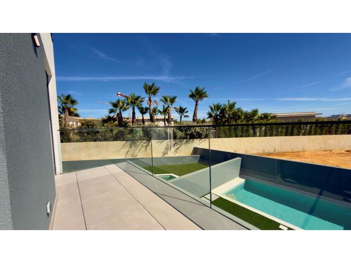 Image No.21-4 Bed House for sale