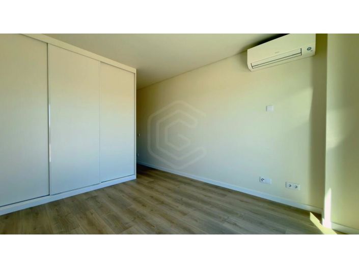 Image No.24-4 Bed House for sale