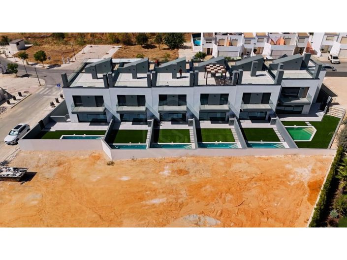 Image No.8-4 Bed House for sale