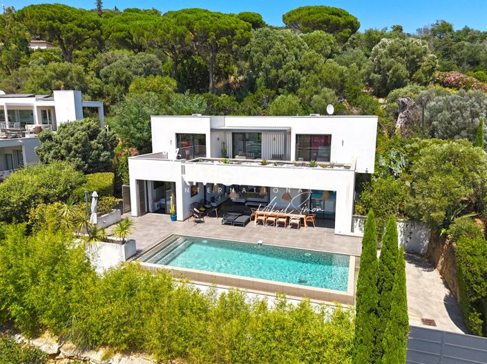 Image No.1-4 Bed House for sale
