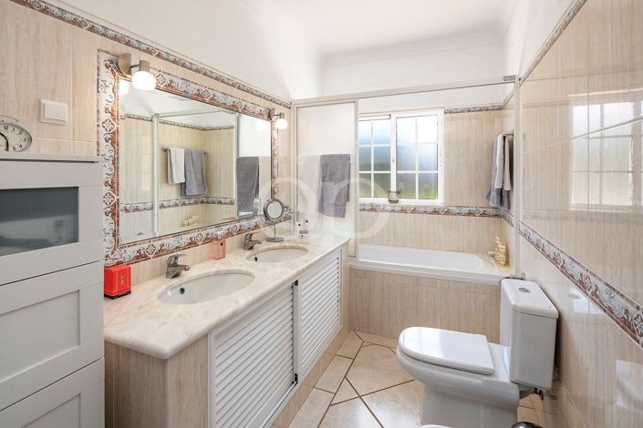 Image No.18-4 Bed House for sale